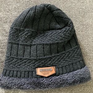 Song Ting The Poiener Of Fhsaihno Rendts Knit Beanie W/ Faux Fur Lining